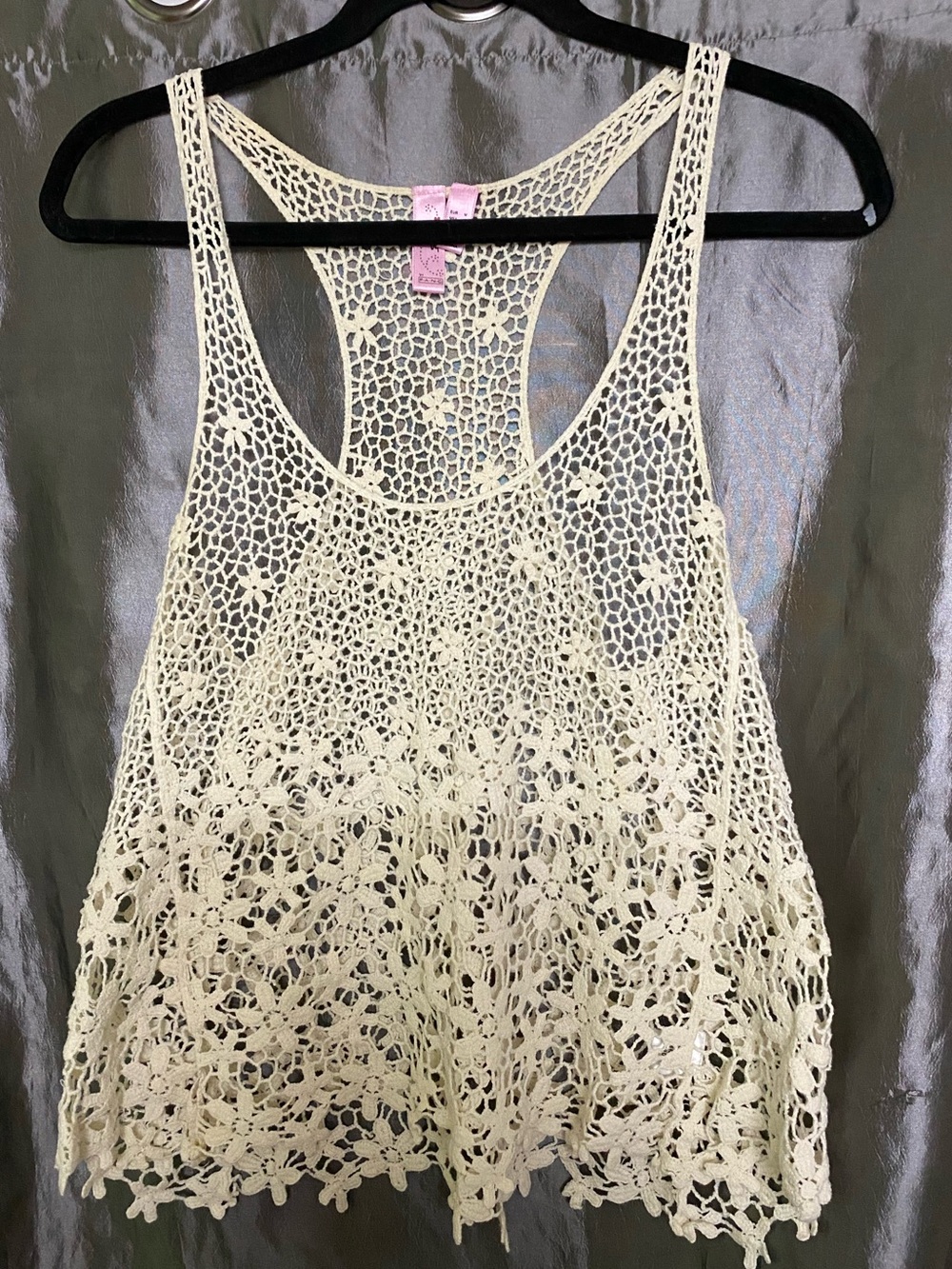 * Dolled Up medium crochet floral tank top features a razorback design scallope